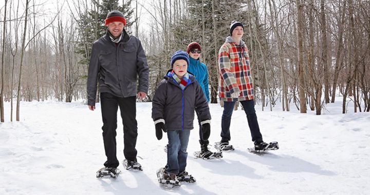 beginners snowshoeing guide - snowshoeing with kids